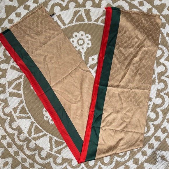 Gucci Tan Scarf with Subtle Pattern - Picture 2 of 5